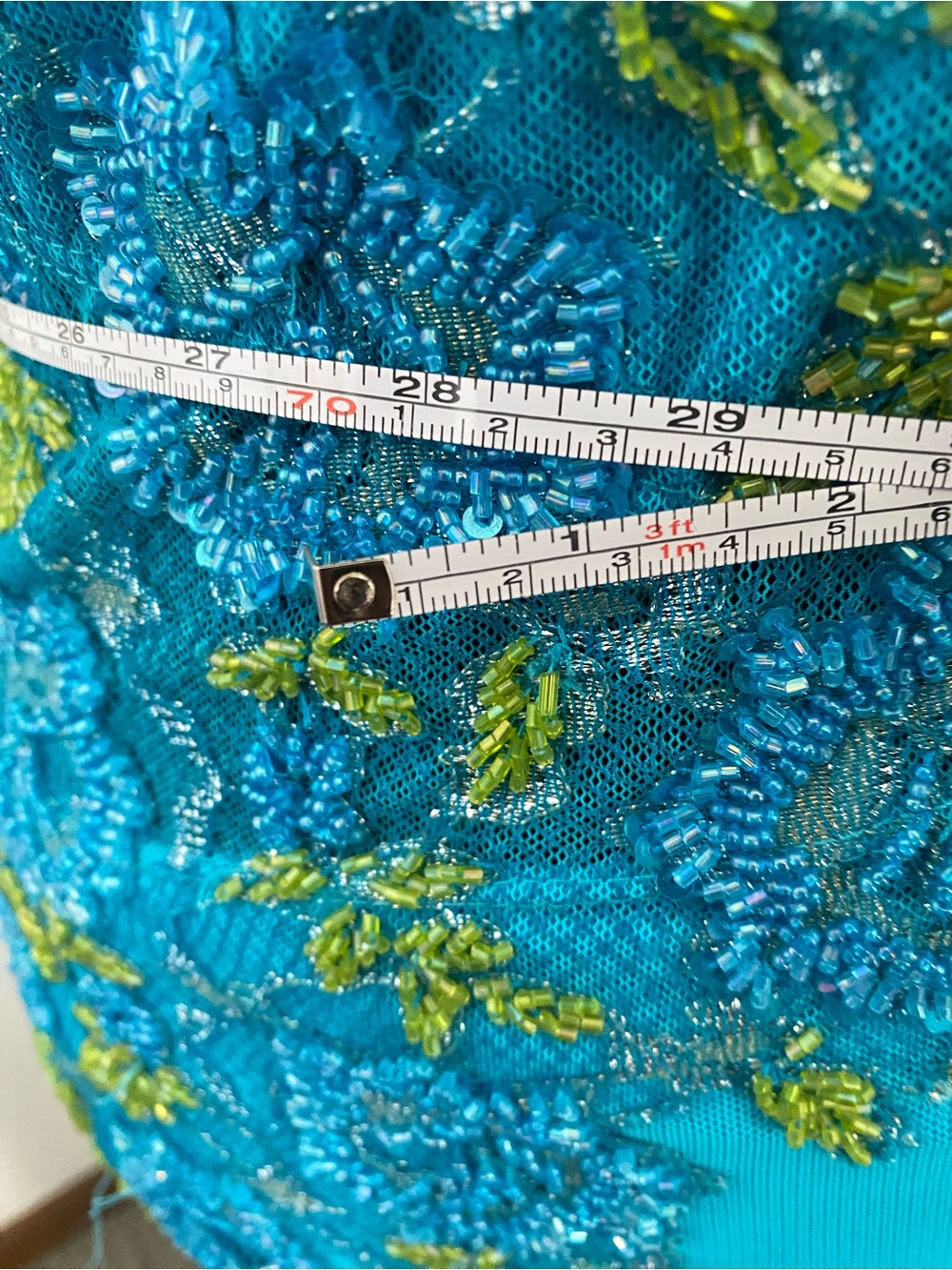 Evening dress with beads - Picture 16 of 16